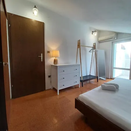 Emilija Apartamento *