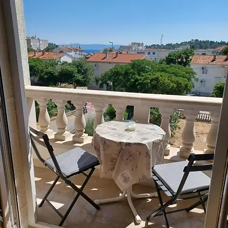 Emilija * マカルスカ