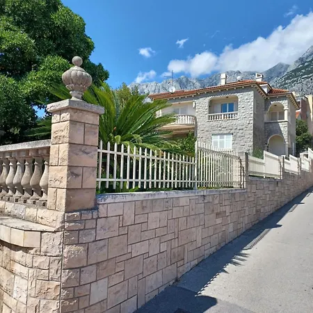 アパート Emilija